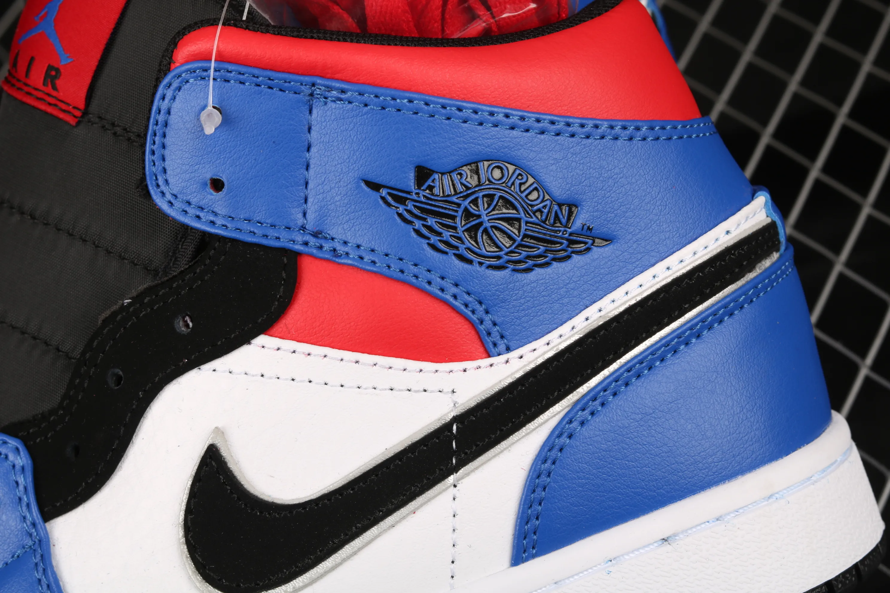 All categories Air Jordan Jordan series basketball shoes Air Jordan 1 Mid Air Jordan 1 Mid Top3 Mandarin duck stitching toe mid-top full toe layer genuine standard 554724-124